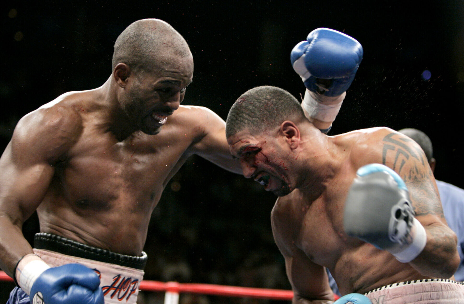 2007: Bernard Hopkins ends Winky Wright’s 7 1/2-year unbeaten streak